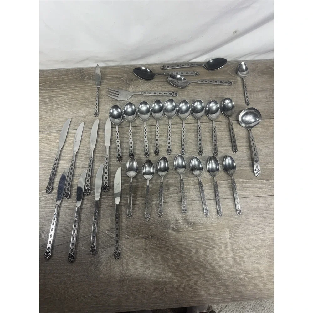 Oneida Northland San Francisco Flatware Lot 31 Pieces No Dinner Forks